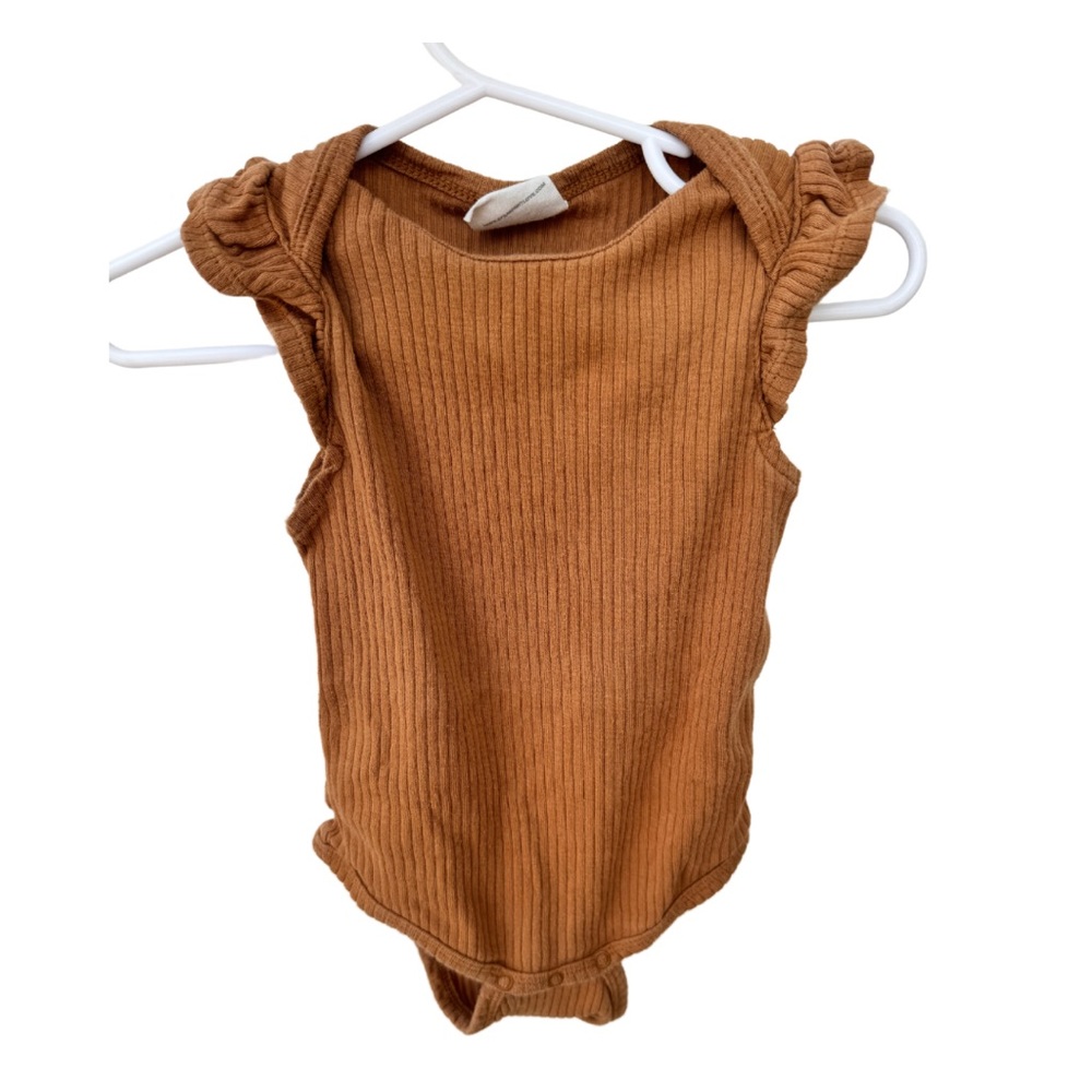 SpearmintLove frill bodysuit in Camel 12-18 months